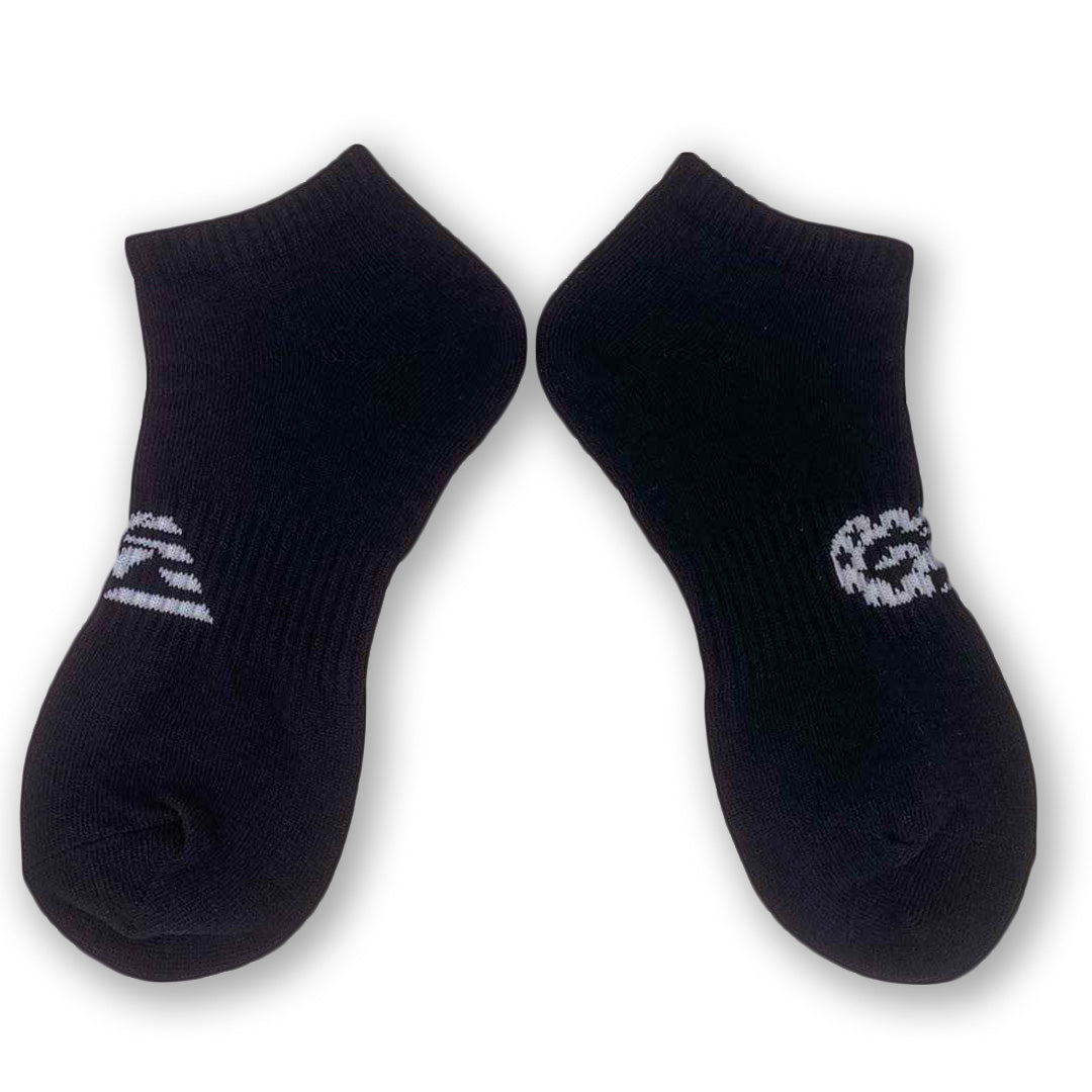 Low cut ankle socks in black color
